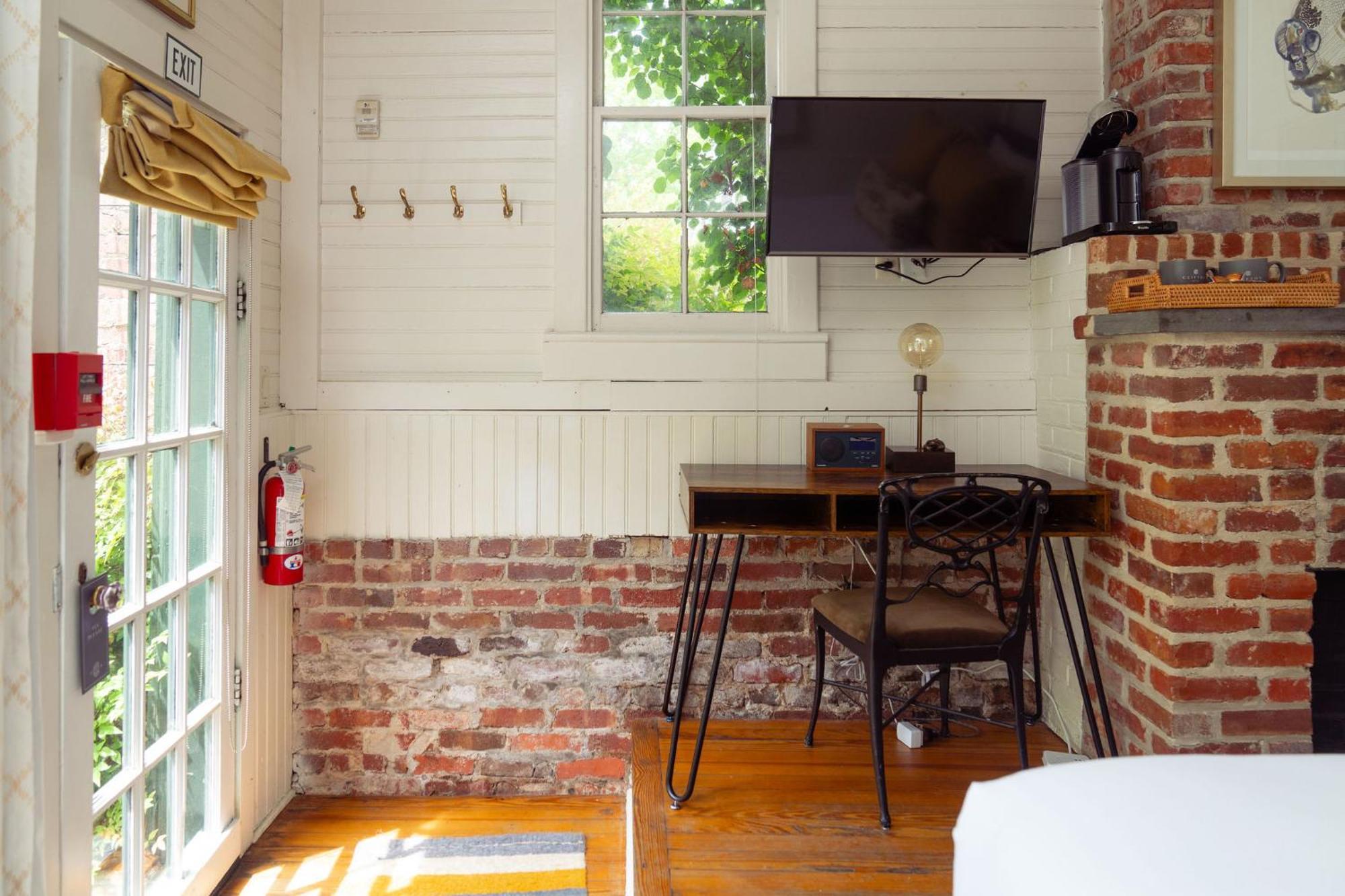 The Clifton Hotel Charlottesville Bagian luar foto
